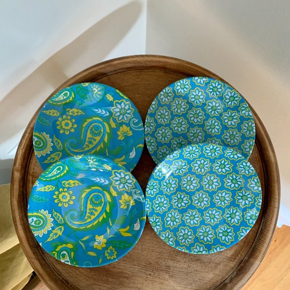 Four Appetizer Plates and 2 Cheese Spreaders - Picture 2 of 3